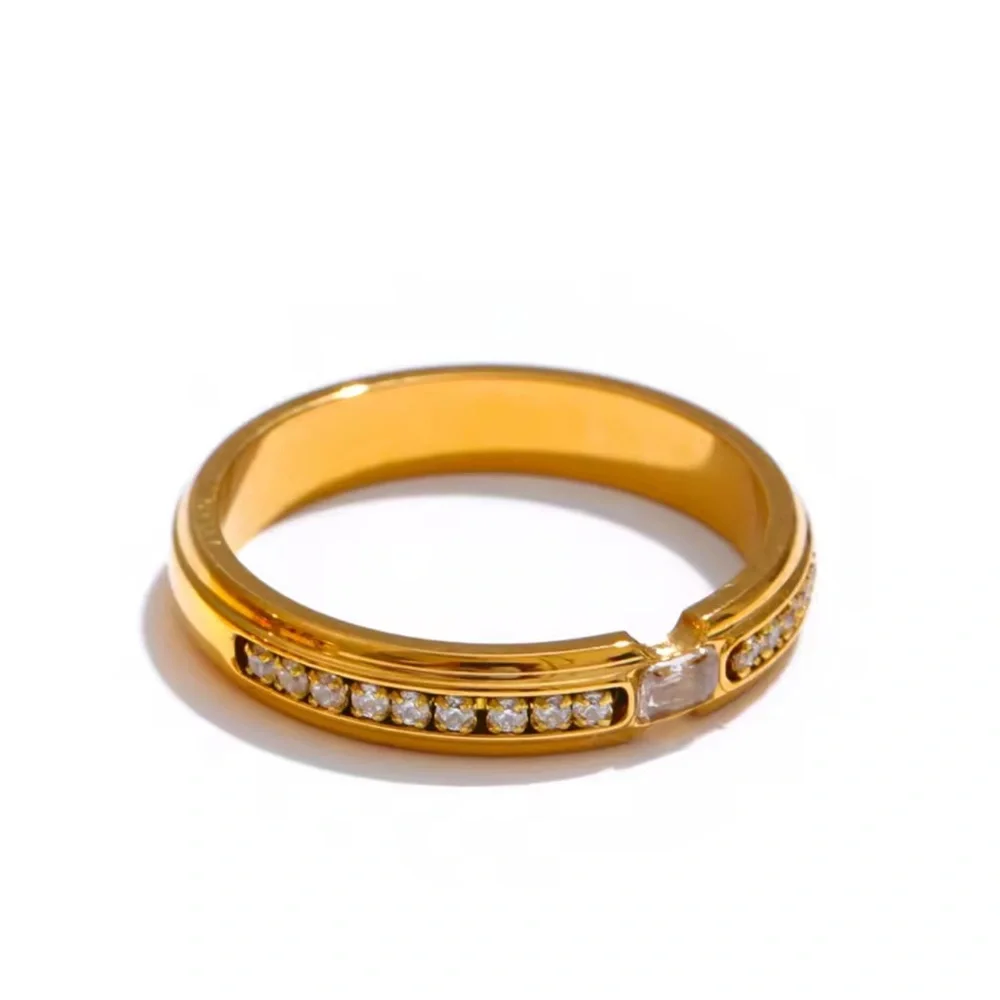 18K Gold Stainless Steel Ring with Crystal Accents SIZE 8